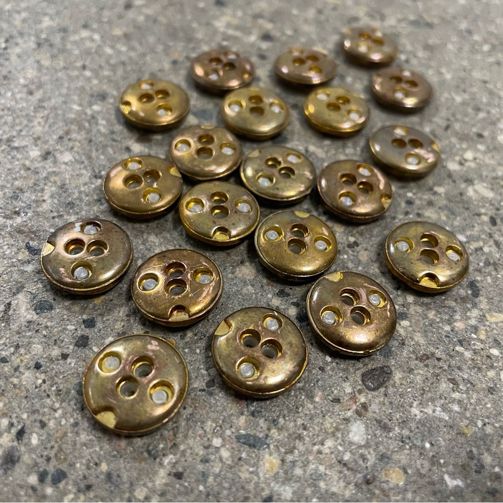 20 piece Vintage Pearl Gold Trim Sewing Buttons Lot - Picture 7 of 10